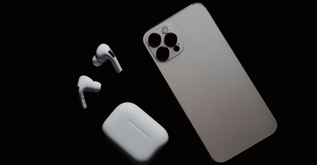 15 Features Salespeople Want On the New iPhone — AI-powered sales insights from Wes Schaeffer, The Sales Whisperer