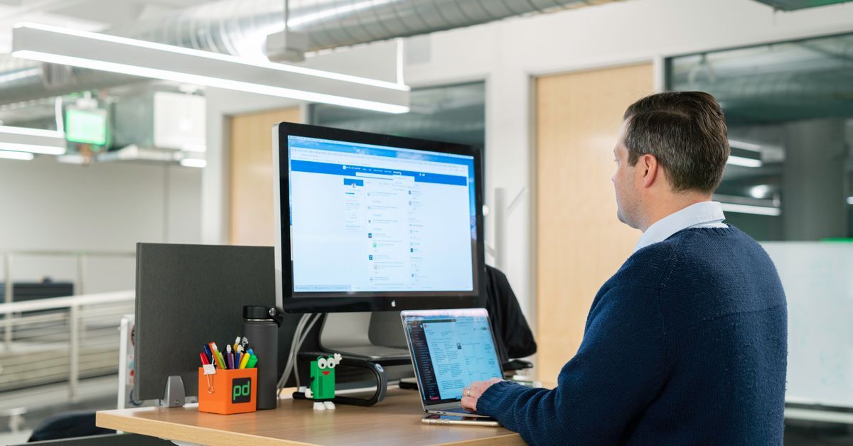 HubSpot + LinkedIn = Hublead by Bastien Paul — AI-powered sales insights from Wes Schaeffer, The Sales Whisperer